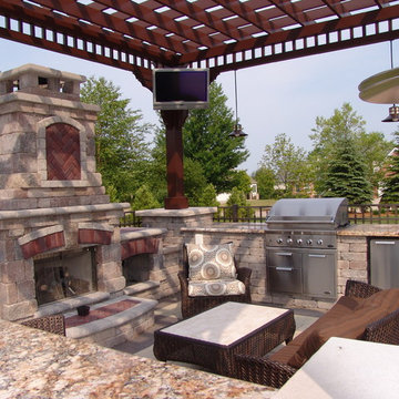 Outdoor TV and Sound in Outdoor Kitchen Pergola