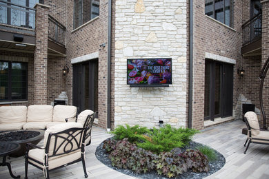 Elegant patio photo in Chicago