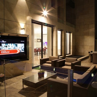 Esempio di un patio o portico moderno di medie dimensioni e dietro casa con graniglia di granito e nessuna copertura
