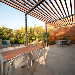 Minimalist patio photo in Orange County