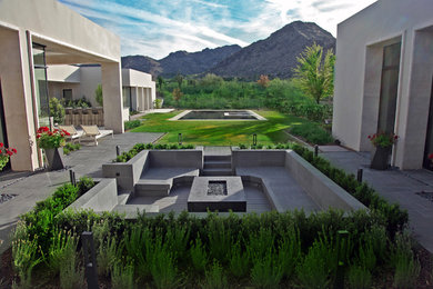 Photo of a modern patio in Phoenix.