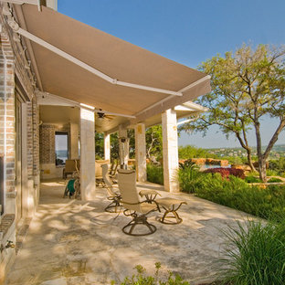 Foto di un patio o portico classico