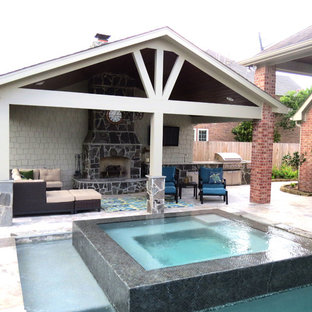 Foto di un grande patio o portico minimal dietro casa con cemento stampato e un gazebo o capanno