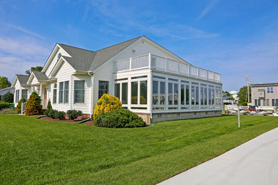 Diseño de patio costero en patio lateral y anexo de casas