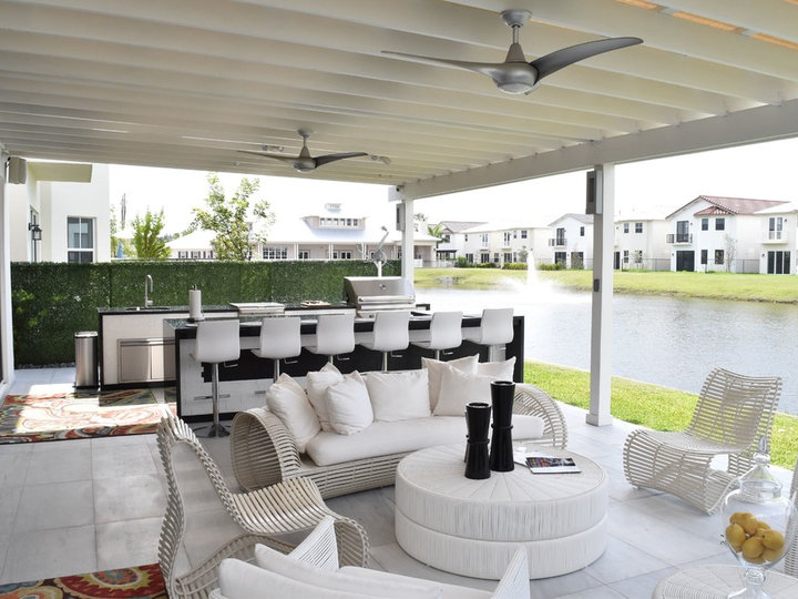 Outdoor Kitchen - Contemporary Patio