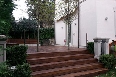 Inspiration for a contemporary patio in Milan.