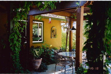 Patio - tropical patio idea in San Francisco