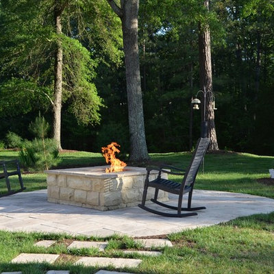 Inspiration for a timeless patio remodel in Richmond with a fire pit