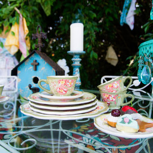Idee per un patio o portico stile shabby dietro casa