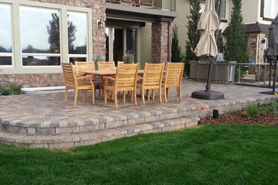 Example of a transitional patio design in Denver