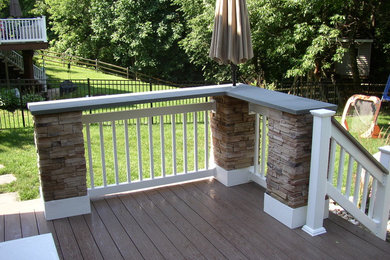 Example of a transitional patio design in Philadelphia