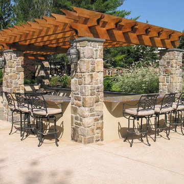 Pergola w/ Outdoor Dining Space
