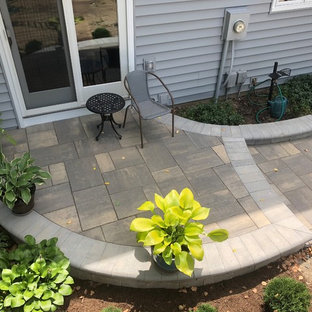 Idee per un ampio patio o portico bohémian dietro casa con pavimentazioni in mattoni e una pergola