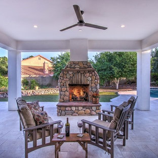 Esempio di un patio o portico classico