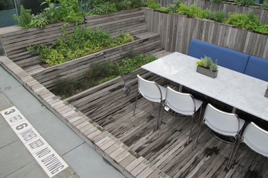 Example of a minimalist patio design in New York