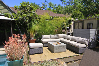 Patio - contemporary patio idea in Los Angeles