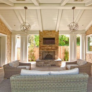 Photo of a mid-sized traditional courtyard patio in Orange County with concrete slab and a roof extension.