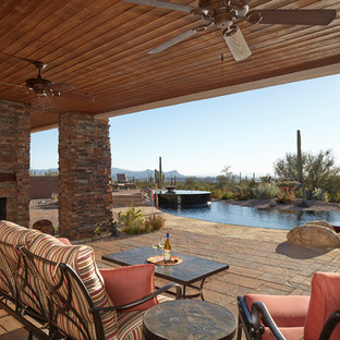 Idée de décoration pour une terrasse sud-ouest américain avec une extension de toiture.