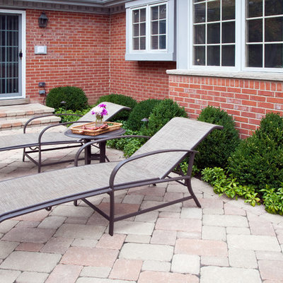 Inspiration for a mid-sized timeless backyard concrete paver patio remodel in Chicago with no cover