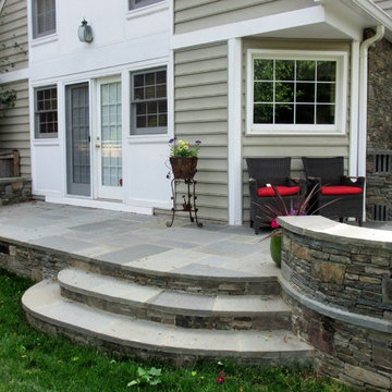 Raised Patio w Curved Walls & Grill Area