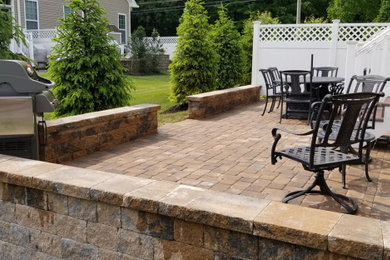 Patio - mid-sized traditional patio idea in New York