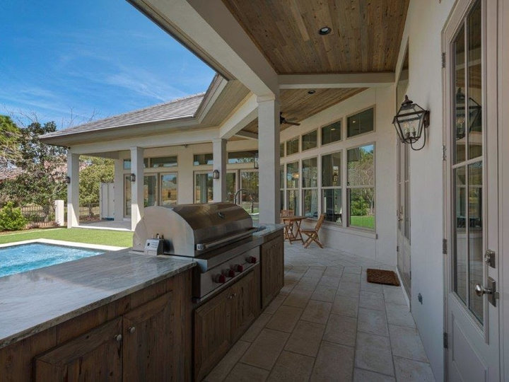 Outdoor Kitchen - Transitional Patio