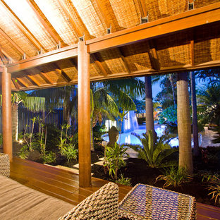 Ispirazione per un grande patio o portico tropicale