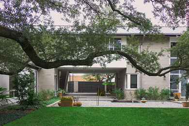 Modelo de patio clásico renovado de tamaño medio sin cubierta en patio trasero