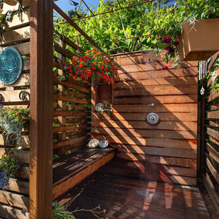Idee per un patio o portico eclettico con pedane