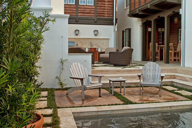 Example of a transitional patio design in Miami