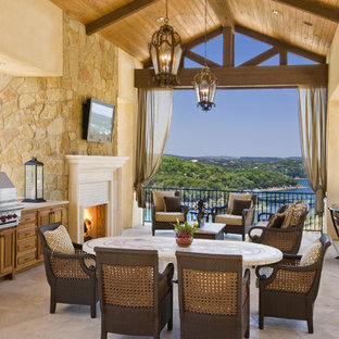 Ispirazione per un patio o portico mediterraneo