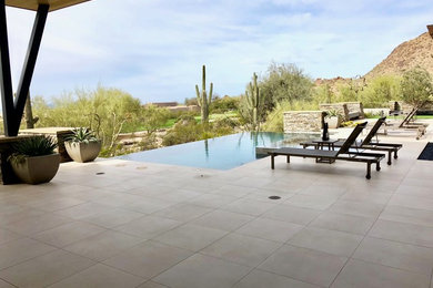 Minimalist patio photo in Phoenix