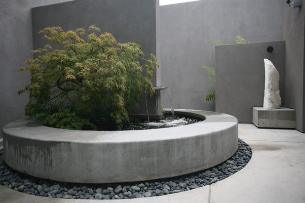 Modern Patio by Kikuchi + Kankel Design Group