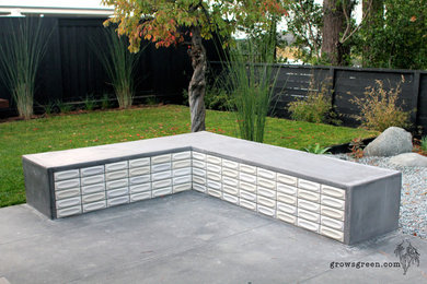 Example of a mid-century modern patio design in San Francisco