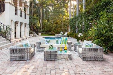 Example of a minimalist patio design in Miami