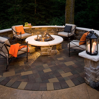 Example of a classic patio design in Minneapolis