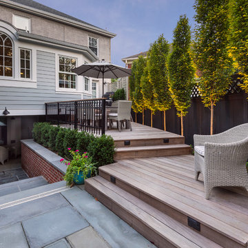 Seating area with privacy screen