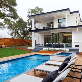 Esempio di un grande patio o portico minimalista dietro casa