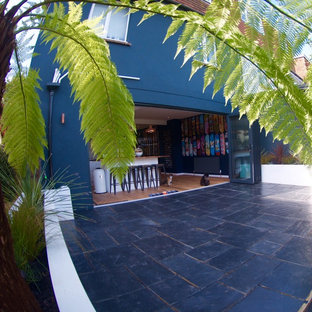 Ispirazione per un patio o portico contemporaneo