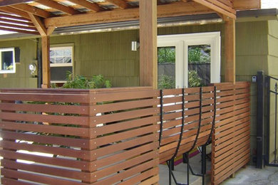 Example of a minimalist patio design in Portland