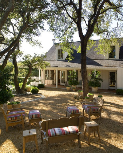 Farmhouse Patio by Butler Armsden Architects