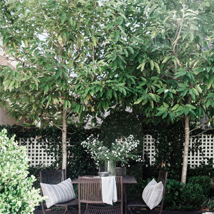 Esempio di un patio o portico tradizionale con pedane