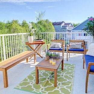 Immagine di un patio o portico scandinavo di medie dimensioni con piastrelle e nessuna copertura