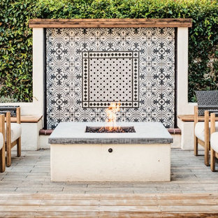 75 Beautiful Mediterranean Outdoor Design With A Fire Pit Houzz Pictures Ideas July 2021 Houzz