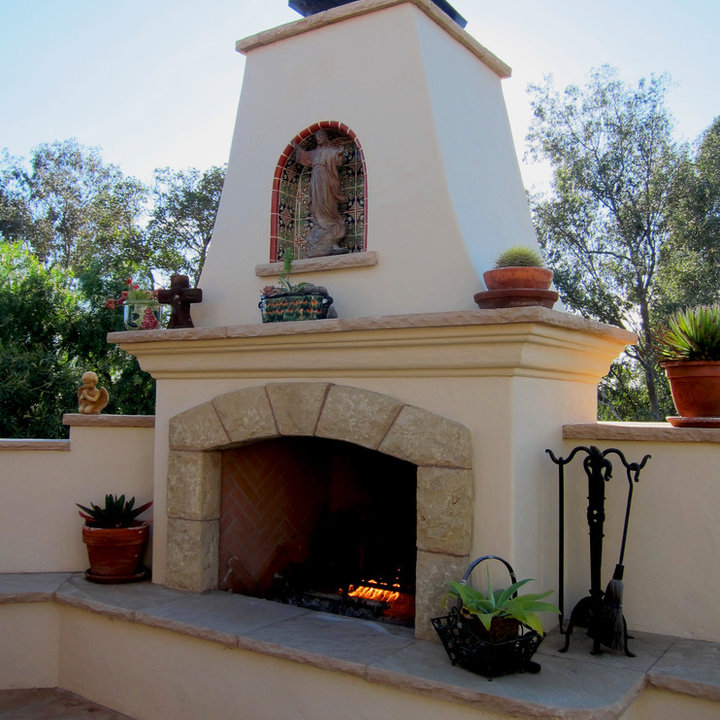 Spanish Style Outdoor Fireplace In Santa Barbara Santa Barbara Home Design Img~c3a141ca06c0ffcd 0590 1 239cd73 W720 H720 B2 P0 