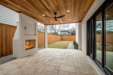 Example of a transitional patio design in Dallas
