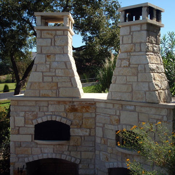 Spicewood Fireplace and Wood-burning Oven