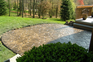 Example of a classic patio design in Cleveland