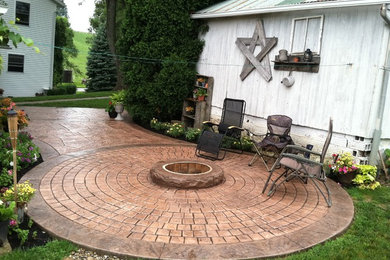 Inspiration for a timeless patio remodel in Cleveland