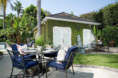 Inspiration for a timeless patio remodel in Los Angeles